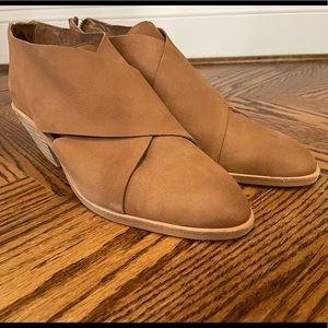 NEW Dolce Vita Loida Ankle Boots